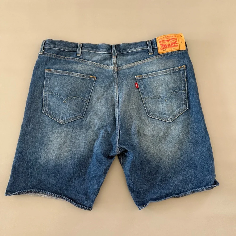 Vintage Levi's 501 Denim Shorts Men's 42 Button‎ Fly Distressed Knee-Length